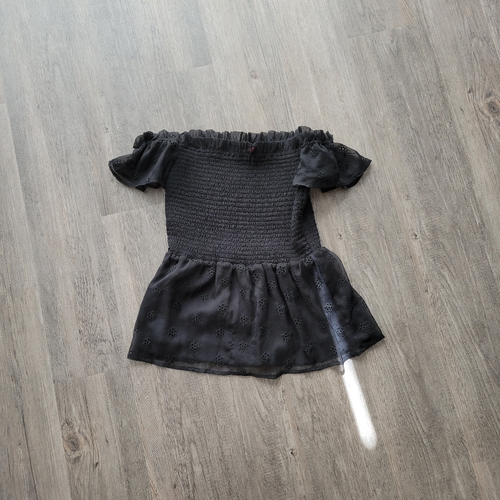Vince Camuto off shoulder shirred top.eyelet lace black chiffon cute top